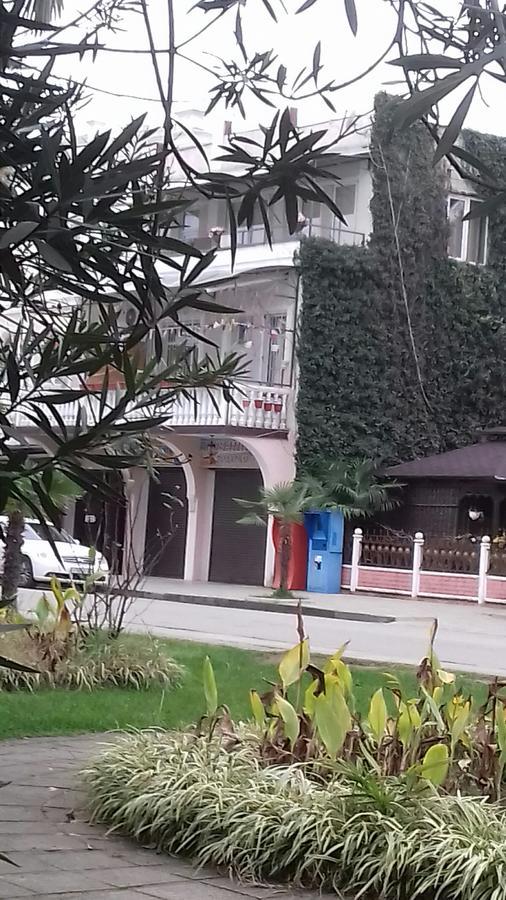 Guest House Esma Sochumi Exterior foto